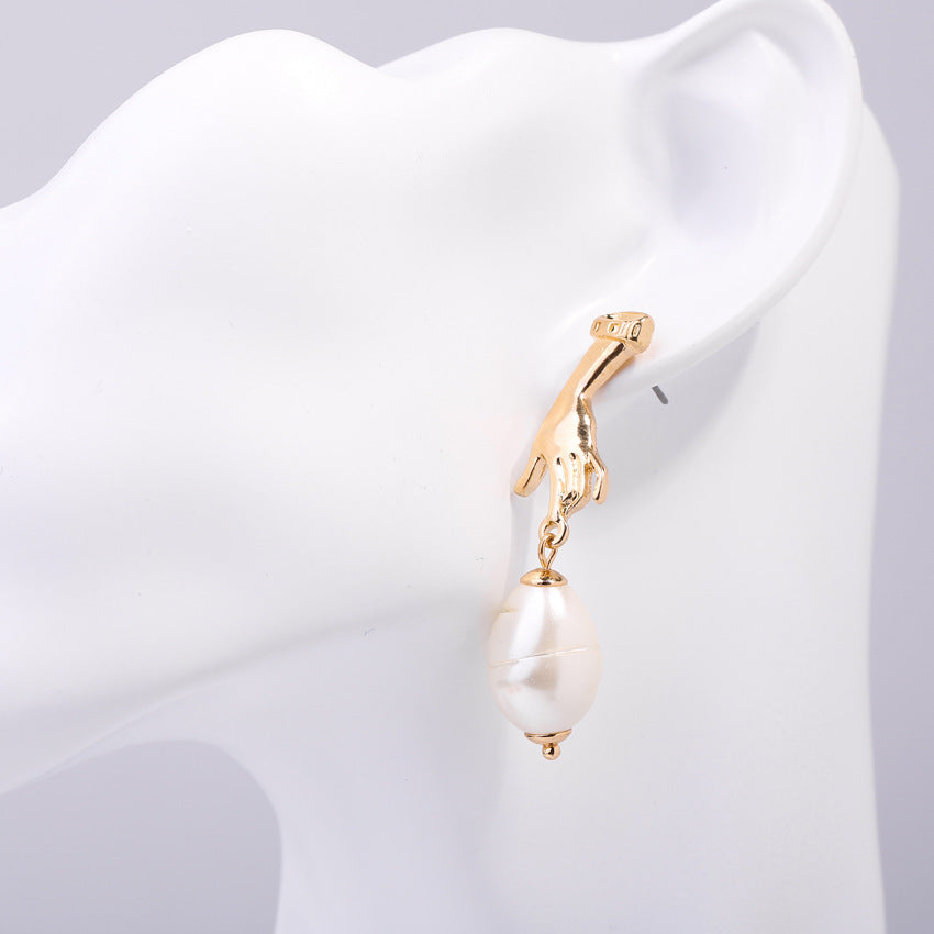 Daisy Baroque Pearl Earrings