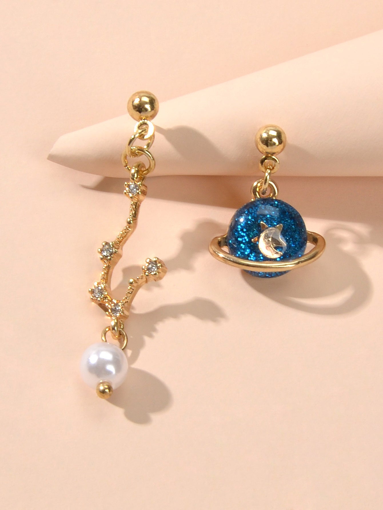 Good Quality Asymmetric Gold Metal Star Moon Pearl Charm Planet Dangle Earrings-0