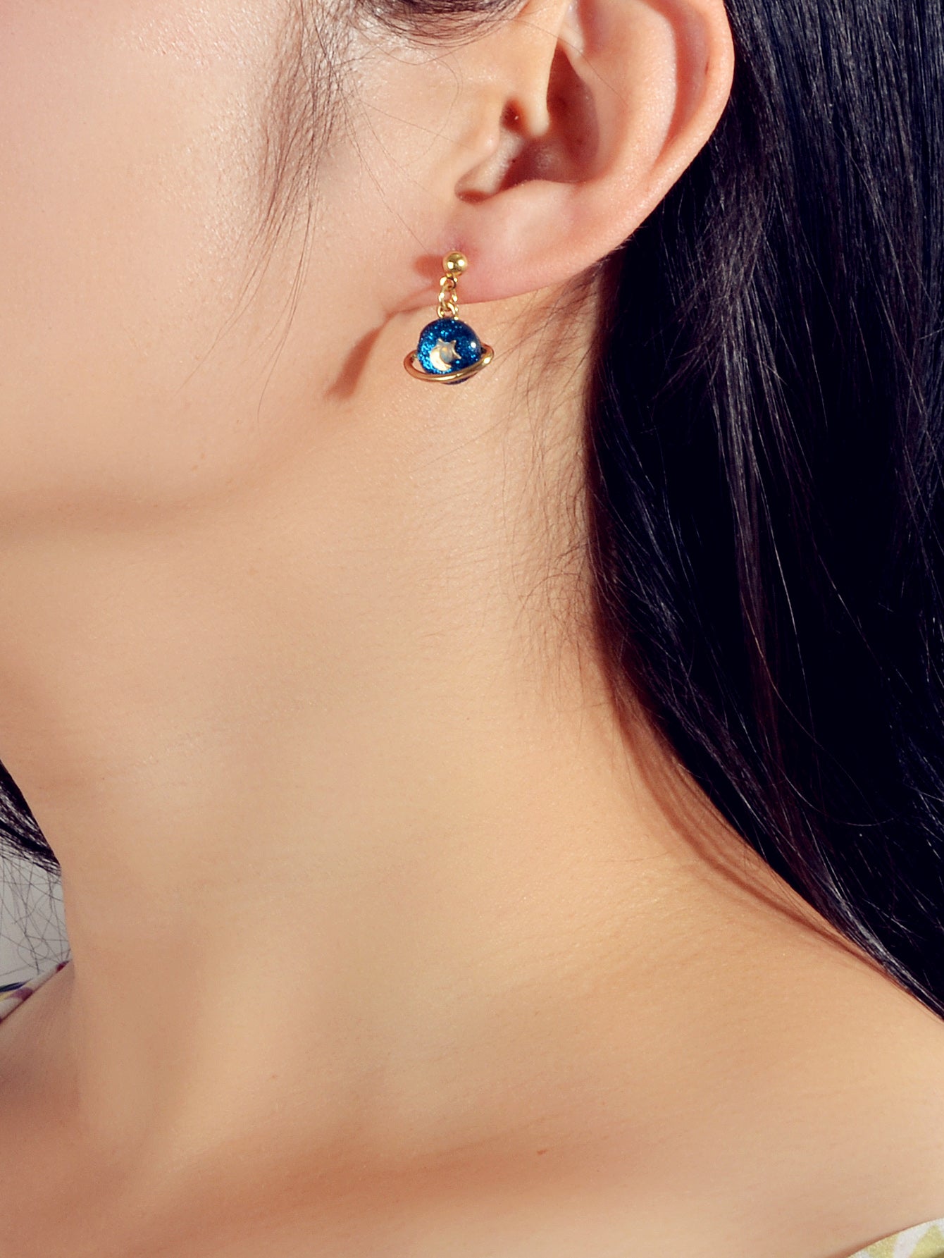 Good Quality Asymmetric Gold Metal Star Moon Pearl Charm Planet Dangle Earrings-3