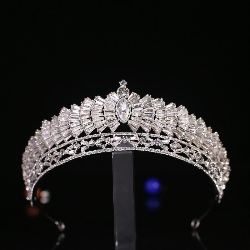 Silver Noir Crown