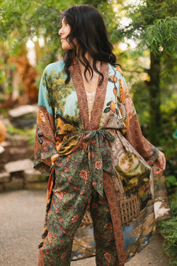 "Secret Garden" Kimono with Swan width=100 