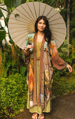 "Secret Garden" Kimono with Swan width=100 