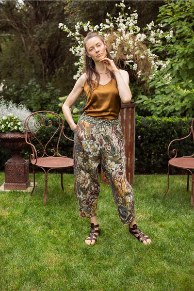 "Love Grows Wild" Bee Print Artist Pants (L/XL)