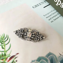 "Fablecourt" Retro Brooch Set