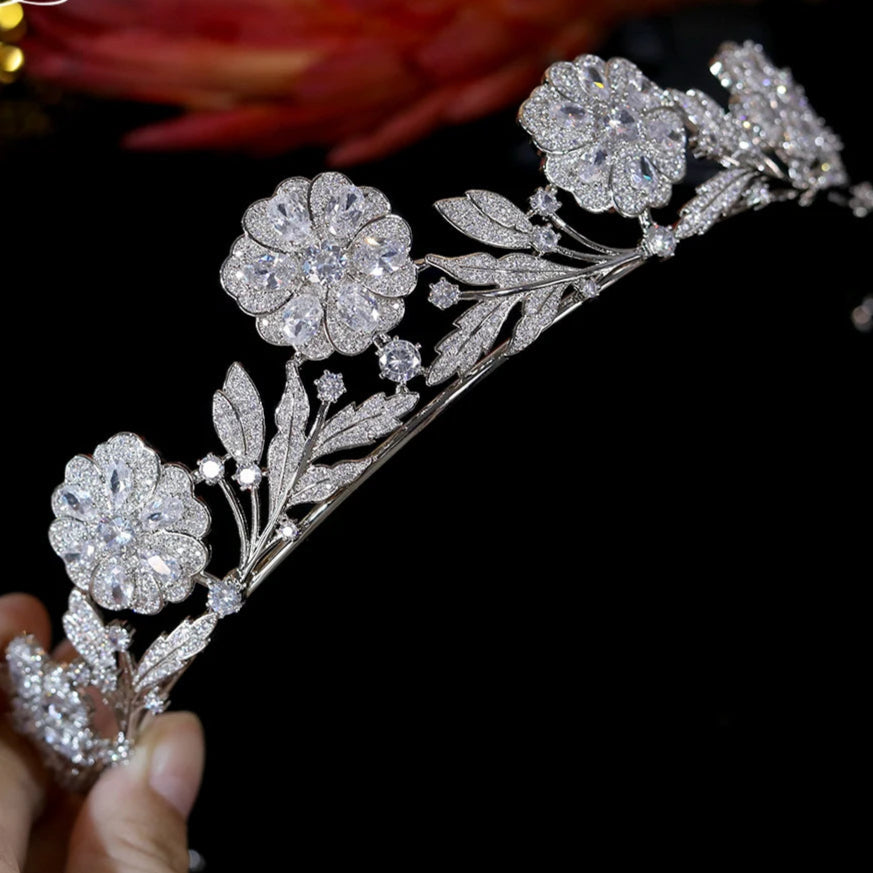 "Yopelinne" Flower Tiara