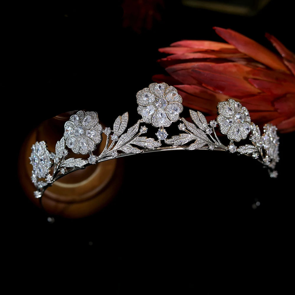 "Yopelinne" Flower Tiara