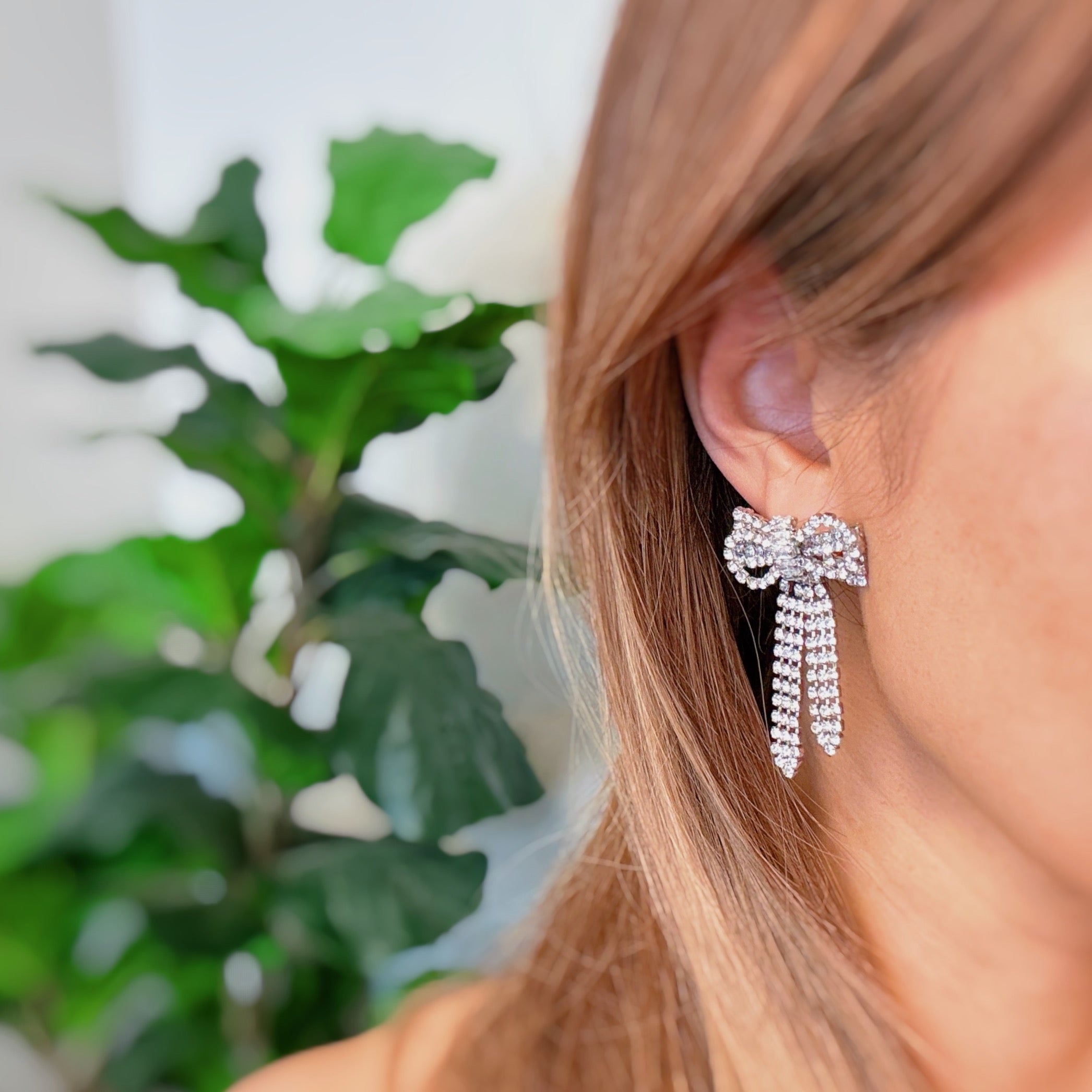 Perfectly Tied Bow Shine Earrings-1