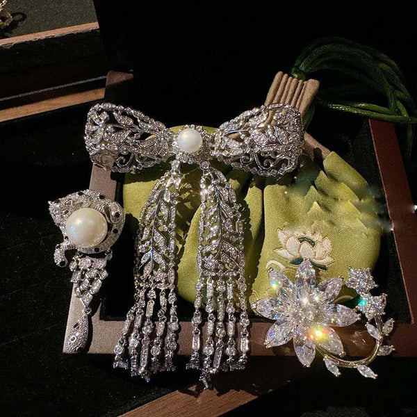 "Cheetara" Ribbon Gem Brooch