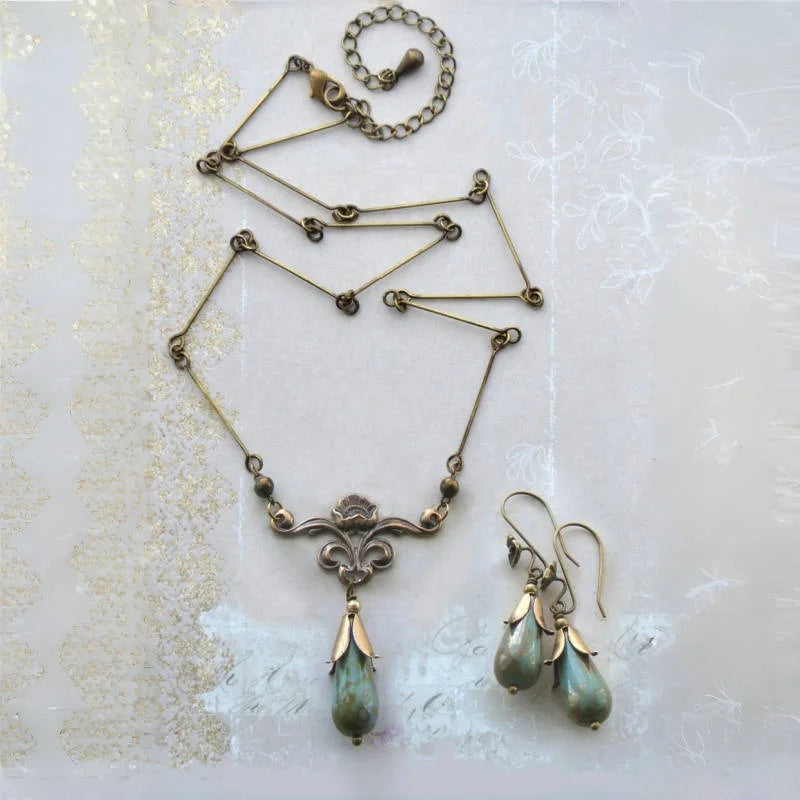 "Isenwyn" Retro Jewelry Set