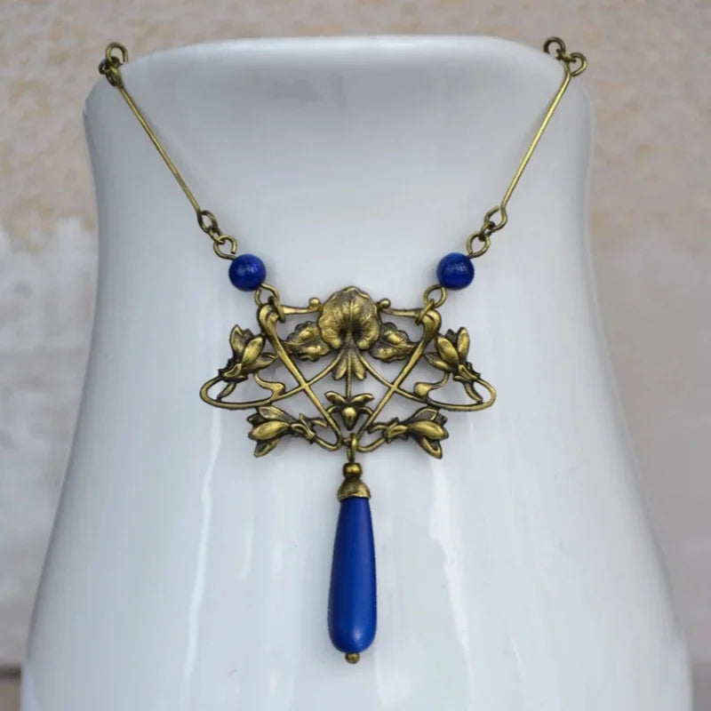 "Cyrisca" Earrings / Necklace Set