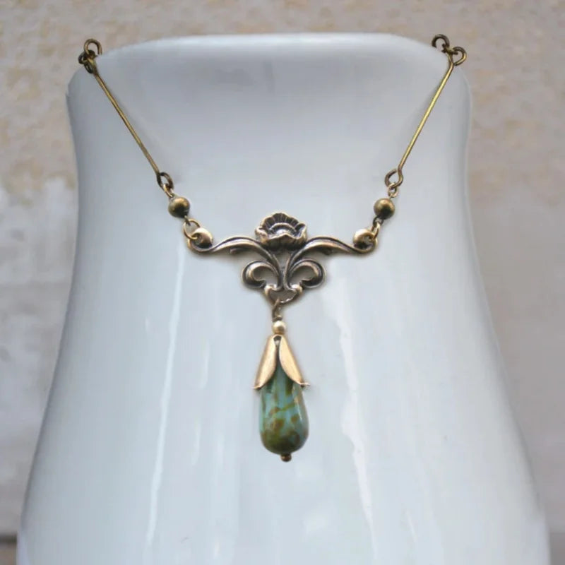 "Isenwyn" Retro Jewelry Set