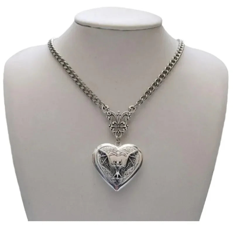 "Camirina" Heart Pendant Necklace