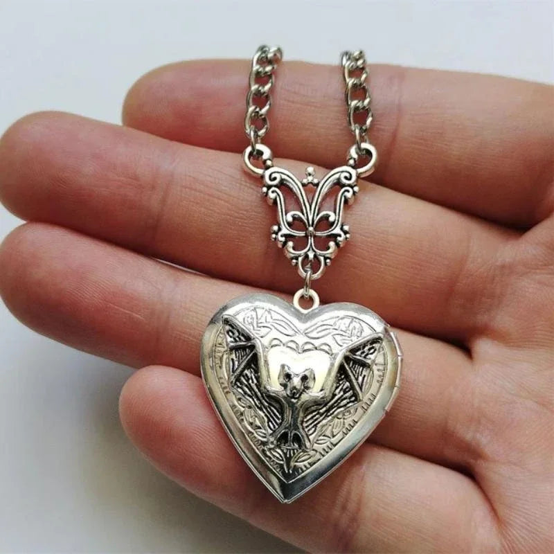 "Camirina" Heart Pendant Necklace