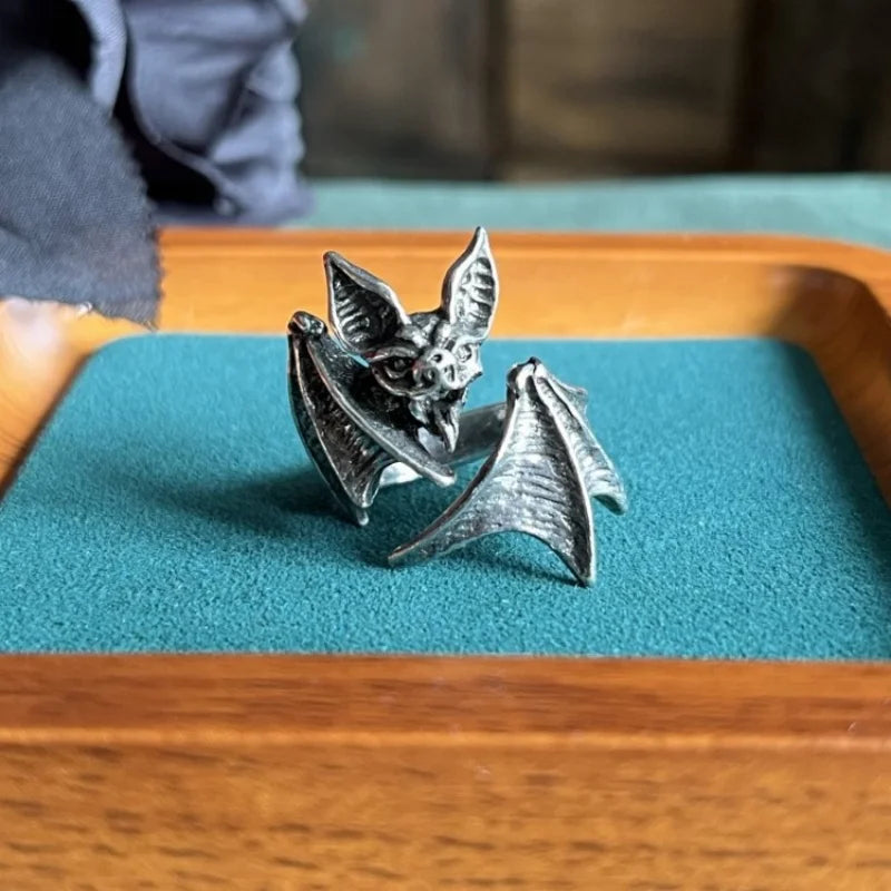 "Saphnira" Bat Ring