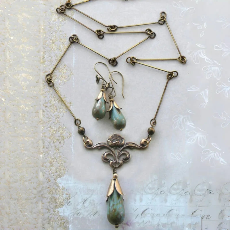 "Isenwyn" Retro Jewelry Set
