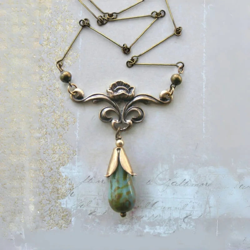 "Isenwyn" Retro Jewelry Set