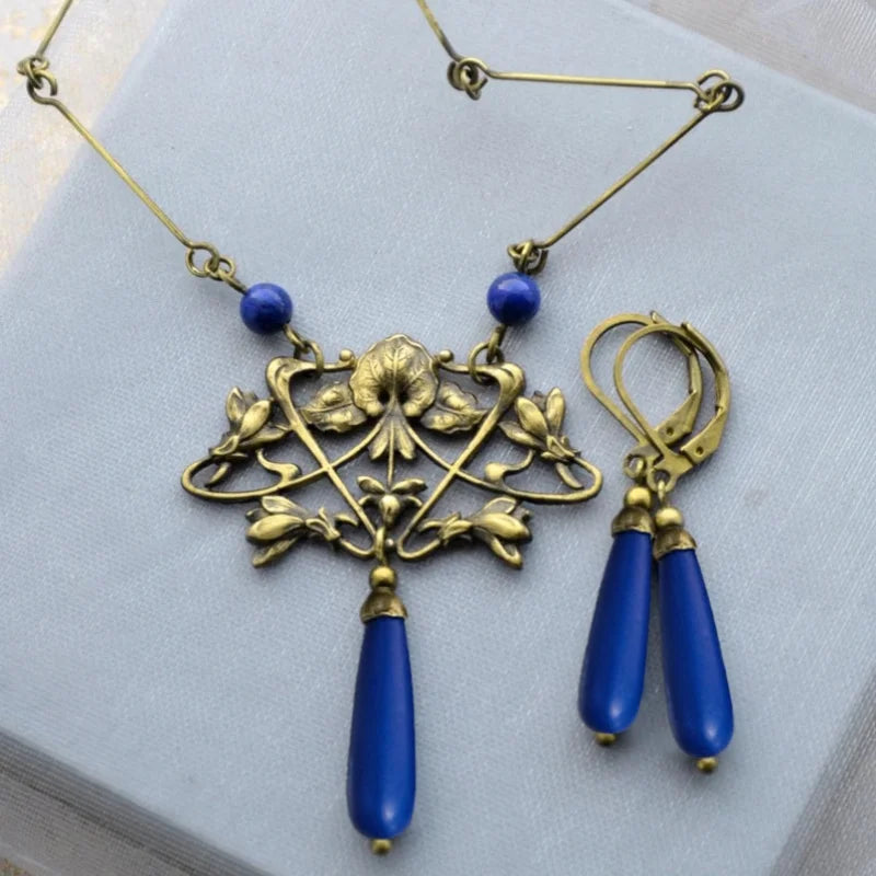 "Cyrisca" Earrings / Necklace Set