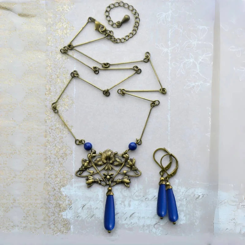 "Cyrisca" Earrings / Necklace Set