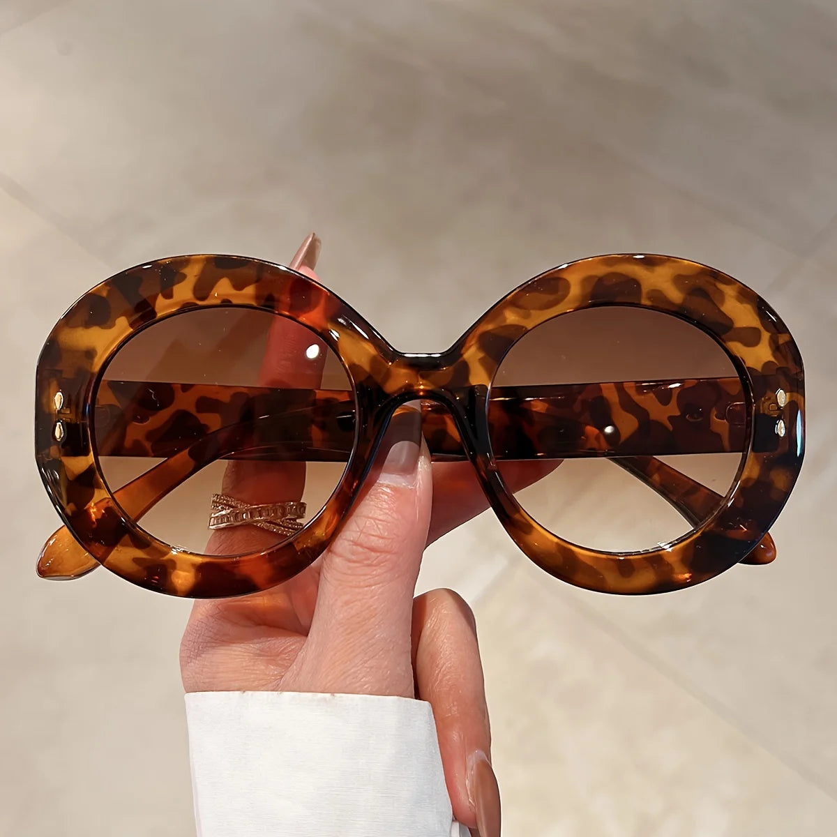 "Wyntheris" Circular Sunglasses