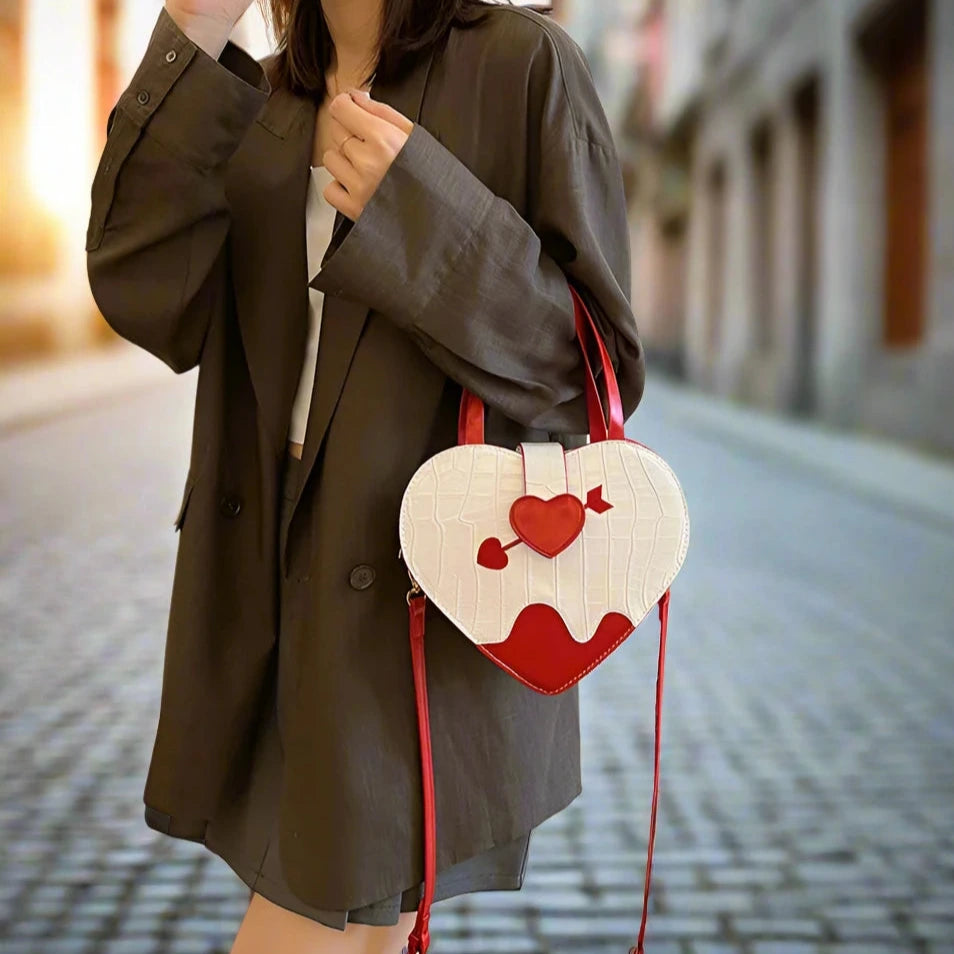 "Tullivara" Heart Shoulder Bag