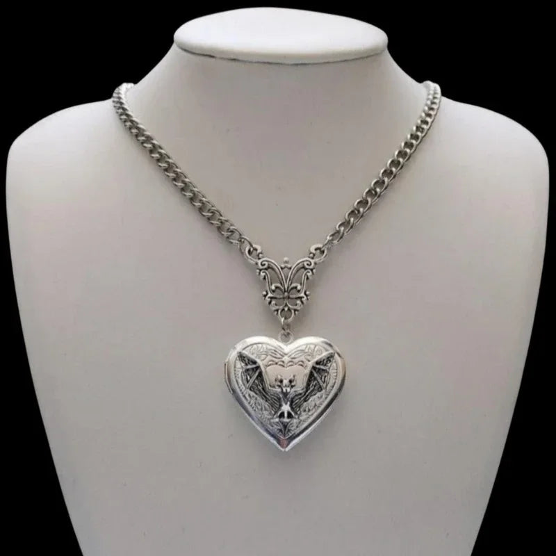 "Camirina" Heart Pendant Necklace