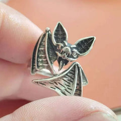 "Saphnira" Bat Ring
