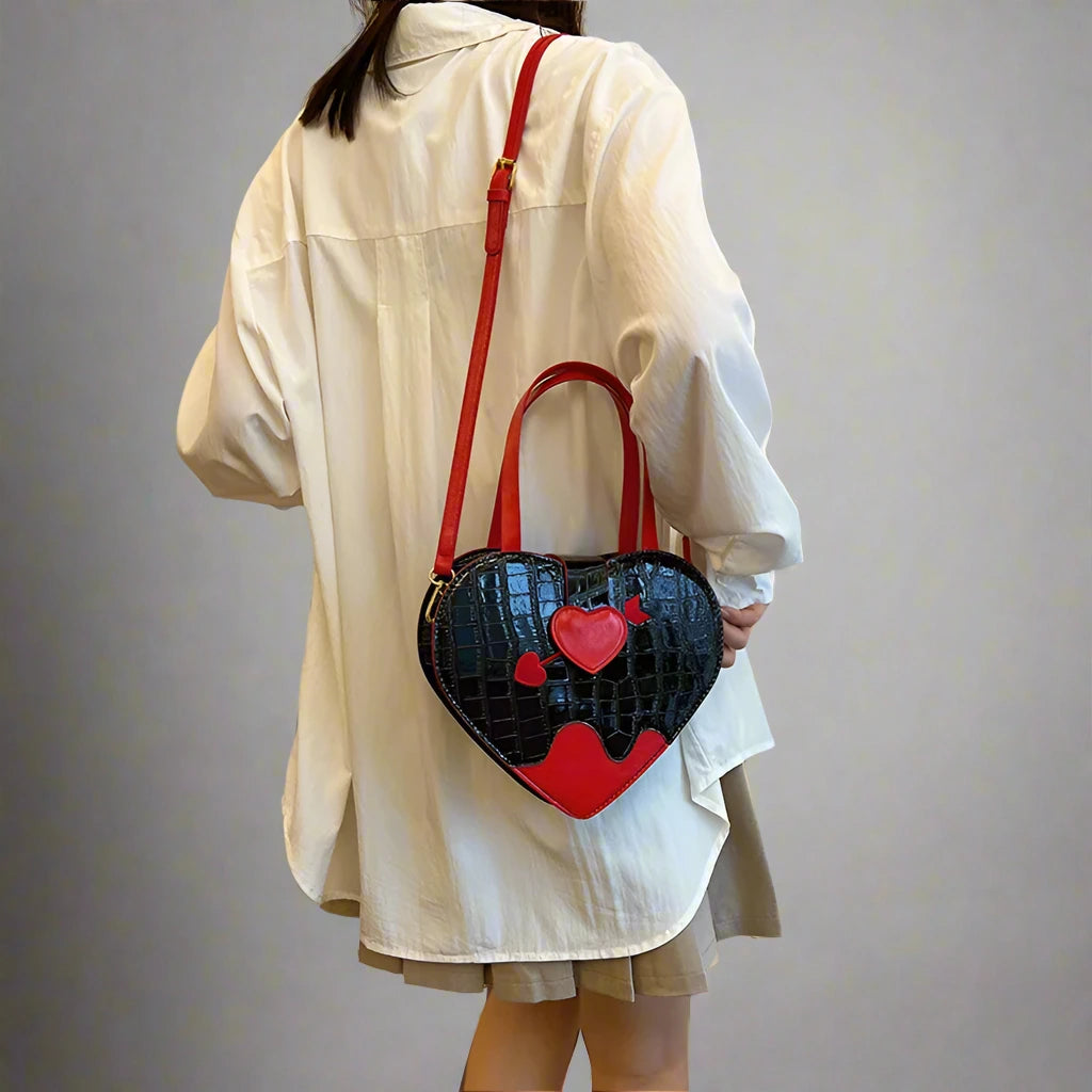 "Tullivara" Heart Shoulder Bag