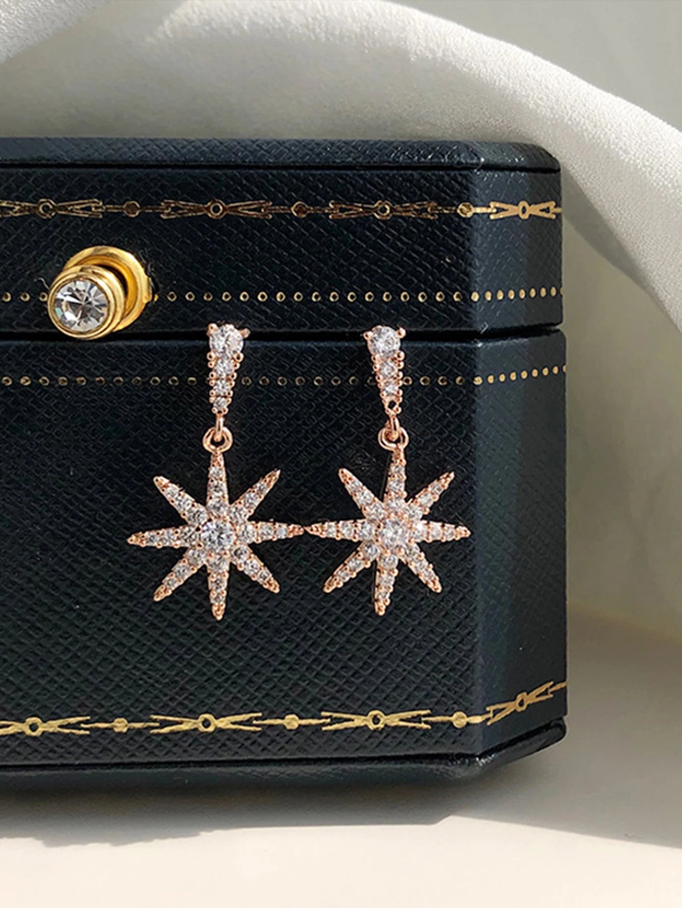 "Antheline" Star Earrings