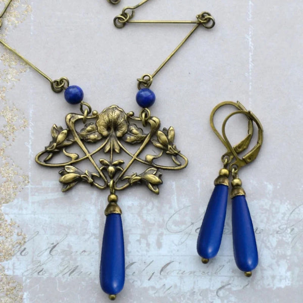 "Cyrisca" Earrings / Necklace Set