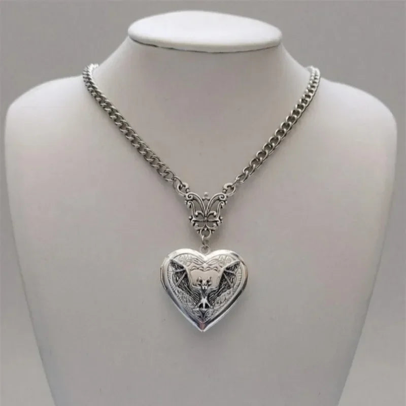 "Camirina" Heart Pendant Necklace